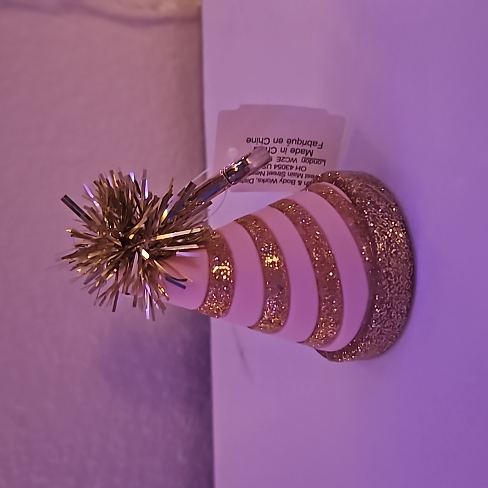 B&BW Hand Sanitizer Holder